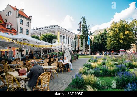 Riga, Lettland - 11. August 2019: Altstadt Livu Square Stockfoto