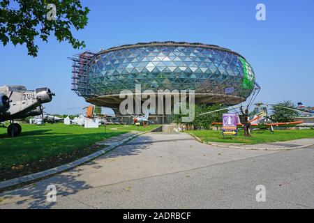 Belgrad, SERBIEN-19 Jun 2019 - Blick auf das Wahrzeichen Aeronautical Museum Belgrad (Ehemaligen jugoslawischen Luftfahrttechnischen Museum) Neben der Belgrader Ni entfernt Stockfoto