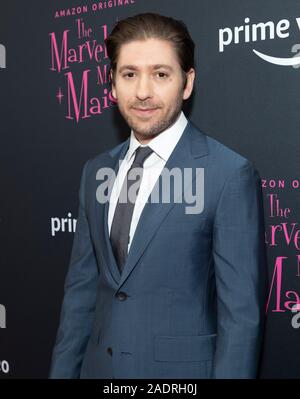 New York, NY - Dezember 3, 2019: Michael Zegen besucht die wunderbare Frau Maisel Staffel 3 TV-show Premiere im MoMA Stockfoto