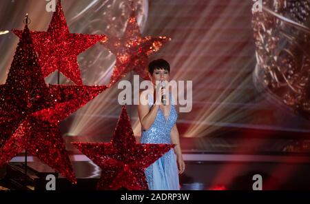 München, Deutschland. 04 Dez, 2019. Francine Jordi, Sänger, am TV-Spendenaktion "Die schönsten Christmas hits". Die Sendung wird live im ZDF übertragen. Credit: Sven Hoppe/dpa/Alamy leben Nachrichten Stockfoto