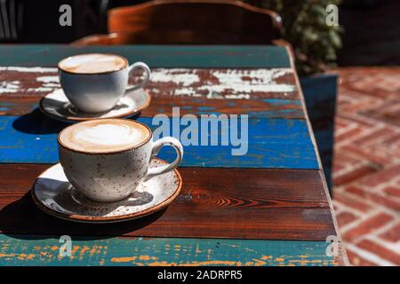 Ein paar Cappuccino Tassen Stockfoto