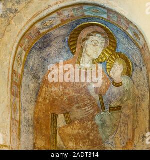 Romanische Wandmalerei der Madonna mit dem Kind, Malov, Dänemark, 23. Januar 2018 Stockfoto