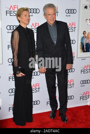 LOS ANGELES, Ca. November 16, 2016: Schauspielerin Annette Bening Ehemann Schauspieler/Regisseur Warren Beatty an der Galavorstellung für '20. Jahrhundert Frauen' an der TCL Chinese Theater. © 2016 Paul Smith/Featureflash Stockfoto