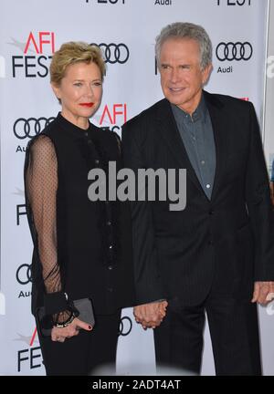 LOS ANGELES, Ca. November 16, 2016: Schauspielerin Annette Bening Ehemann Schauspieler/Regisseur Warren Beatty an der Galavorstellung für '20. Jahrhundert Frauen' an der TCL Chinese Theater. © 2016 Paul Smith/Featureflash Stockfoto