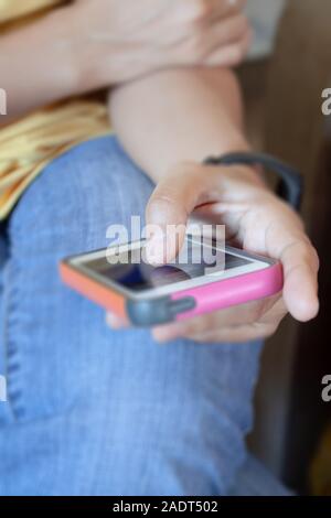 Close up Frau mit Smartphone, Foto Stockfoto