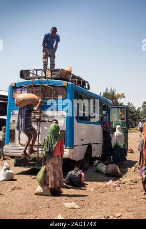 Äthiopien, Amhara-region, Bahir Dar, Tissisat, lokaler Transport, Be-Dach mit den Kauf Stockfoto