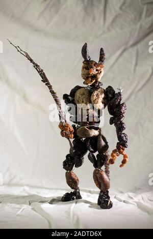 Krampus aus getrockneten Früchten Stockfoto