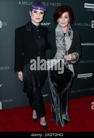 West Hollywood, Vereinigte Staaten. 04 Dez, 2019. WEST HOLLYWOOD, LOS ANGELES, Kalifornien, USA - 04. Dezember: Kelly Osbourne und Mutter Sharon Osbourne am Los Angeles Special Screening von Momentum Pictures' "A Million Little Pieces" an der London Hotel West Hollywood Beverly Hills statt am 4. Dezember 2019 in West Hollywood, Los Angeles, California, United States. (Foto von Xavier Collin/Image Press Agency) Quelle: Bild Presse Agentur/Alamy leben Nachrichten Stockfoto