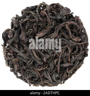 Da Hong Pao Große Rote Robe Wuyi shan Geröstete ooloong Tee in runder Form isoliert, Ansicht von oben Stockfoto