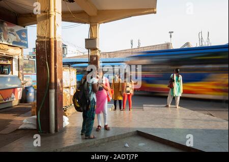 Pondicherry, Indien - Mai 2017: Der zentrale Busbahnhof Stockfoto