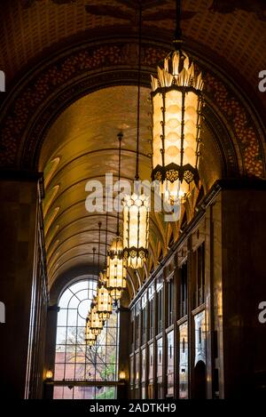 Fisher Building, ein Wahrzeichen Wolkenkratzer 3011 West Grand Boulevard im neuen Zentrum von Detroit entfernt. Die reich verzierten, 30-stöckiges Gebäude, komplett Stockfoto