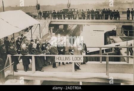 Historisches Archiv Bild - Eröffnung Hollins Lock, Fluss Lea Hochwasserschutz funktioniert, Stratford, London. 1935. Stockfoto