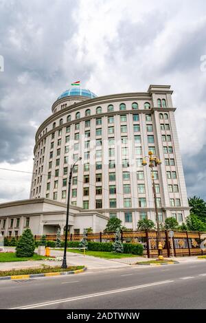 Duschanbe Regierung von Tadschikistan Gebäude malerischen Blick auf einem trüben Regentag Stockfoto