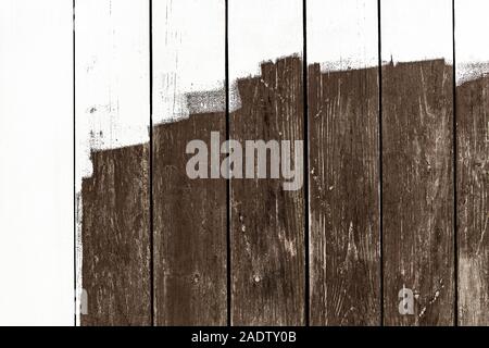 Verwitterten Geländern oder Holzlatten Hintergrund mit weißer Farbe, Copyspace Stockfoto
