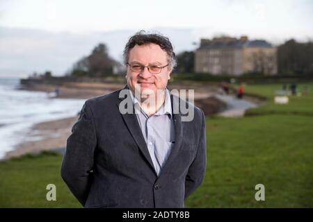 Stephen Farry, der der Partei des Kandidaten in Nordirland für den Norden, die in der bevorstehenden allgemeinen Wahlen am 1. Dezember, am Holywood Meer. Herr Farry ist in einer Schlacht für den Sitz gegen der DUP Alex Easton. Lady Sylvia Hermon diente als Mitglied des Europäischen Parlaments für den Wahlkreis zwischen 2001 und 2019, und wählen Sie "nicht für eine weitere Amtszeit erneut aus. Stockfoto