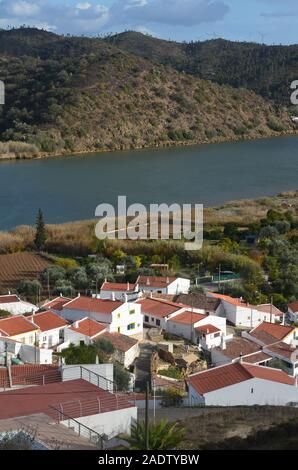 Guerreiros do Rio (Alcoutim, Alentejo), einem kleinen Dorf im unteren Tal des Guadiana Stockfoto