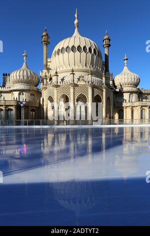 Eisbahn an der Royal Pavillion, Brighton, Großbritannien Stockfoto