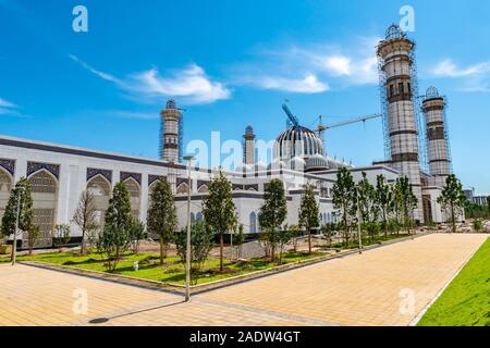 Duschanbe Moschee von Tadschikistan im Bau malerischen Blick auf einem sonnigen blauen Himmel Tag Stockfoto