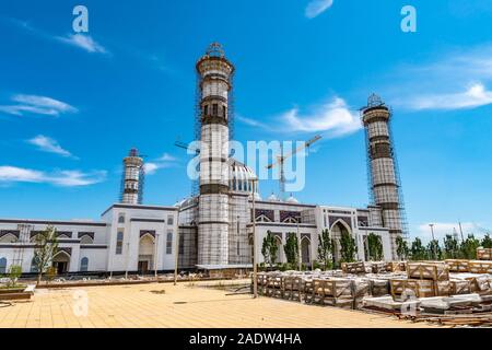 Duschanbe Moschee von Tadschikistan im Bau malerischen Blick auf einem sonnigen blauen Himmel Tag Stockfoto