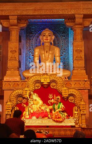 PUNE, MAHARASHTRA, Indien, September 2019, Leute an Akhil Mandai Mandal Ganapati Stockfoto