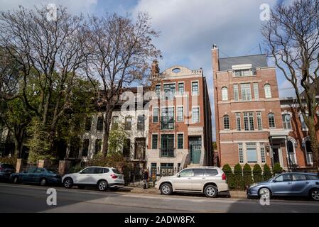 Wohlhabende West Fullerton Avenue, Lincoln Park Nachbarschaft, Nordseite, Chicago, Illinois, USA Stockfoto
