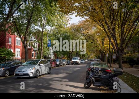 Wohlhabende West Fullerton Avenue, Lincoln Park Nachbarschaft, Nordseite, Chicago, Illinois, USA Stockfoto