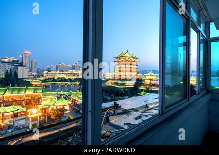 Nanchang Tengwang Pavillon in der Nacht, ist einer der chinesischen berühmten antiken Gebäude Stockfoto