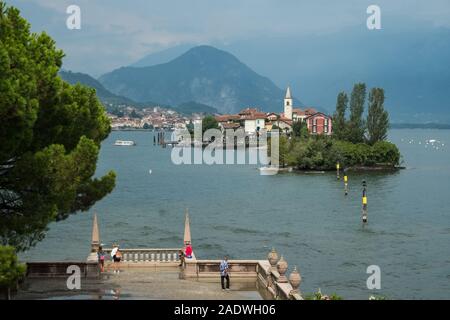 Italien, Lombardei, Lago Maggiore: Überblick über die Isola Madre von Isola Bella Stockfoto