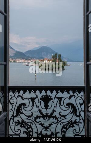 Italien, Lombardei, Lago Maggiore: Überblick über die Isola Madre von Isola Bella Stockfoto