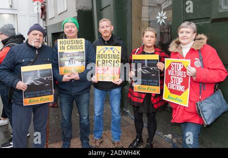 Die Stadt Cork, Cork, Irland. 05. Dezember, 2019. Tom Flynn, Fairhill, Mick Nugent, Hollyhill, Colum Radford, Togher. Lee Nagle, Blackrock und Anne McKiernan, Bandon am Gehäuse Demonstration der Rechten 2 Gehäuse, die in Cork abgehalten wurde organisiert und hebt die Frage der Immobilienkrise und Obdachlosigkeit in Cork, Irland. - Gutschrift; David Creedon/Alamy leben Nachrichten Stockfoto