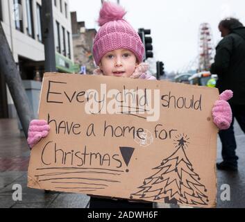 Die Stadt Cork, Cork, Irland. 05. Dezember, 2019. Jadya O'Flynn, Ballincollig am Gehäuse Demonstration der Rechten 2 Gehäuse, die in Cork und highlightsder Frage der Immobilienkrise und Obdachlosigkeit in Cork, Irland gehalten wurde organisiert. - Gutschrift; David Creedon/Alamy leben Nachrichten Stockfoto