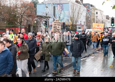 Die Stadt Cork, Cork, Irland. 05. Dezember, 2019. Die demonstranten am Gehäuse März von der Rechten 2 Gehäuse, die in Cork abgehalten wurde organisiert und hebt die Frage der Immobilienkrise und Obdachlosigkeit in Cork, Irland. - Gutschrift; David Creedon/Alamy leben Nachrichten Stockfoto