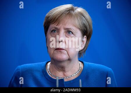 Berlin, Deutschland. 05 Dez, 2019. Bundeskanzlerin Angela Merkel (CDU) sprach auf einer Pressekonferenz mit den Präsidenten von Kasachstan, Tokayev, nachdem ihr Gespräch im Bundeskanzleramt. Quelle: Bernd von Jutrczenka/dpa/Alamy leben Nachrichten Stockfoto