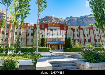 Autonome Region Gorno-Badakhshan Khorugh GBAO Regierung Gebäude Blick auf einem sonnigen blauen Himmel Tag Stockfoto