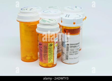 Die Opiod Epidemie ist eines der größten Probleme, die Amerika zu dieser Zeit, und die meisten Häuser haben sechs oder mehr Flaschen Schmerzmittel in ihrer Kabine Stockfoto