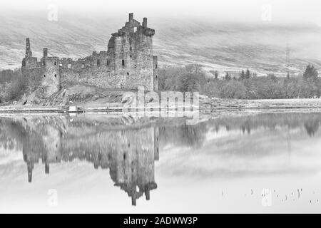 Am frühen Morgen bei Kilchurn Castle und Loch Awe, Argyll und Bute, Schottland, UK im März Stockfoto