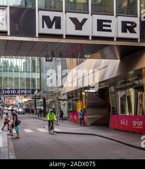 Brücke Anschluss Emporium Melbourne mit Myer Kaufhaus in der Little Bourke Street Melbourne, Victoria, Australien. Stockfoto