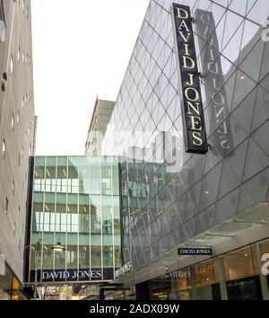 Brücke Anschluss Emporium Melbourne mit David Jones Kaufhaus über Little Bourke Street Melbourne, Victoria, Australien. Stockfoto