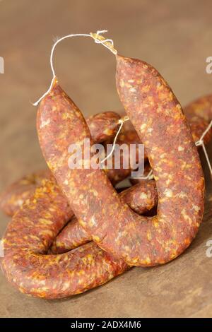 Traditionelle Horseshoe - getrocknete Wurst. selektive Fokus mit geringer Tiefenschärfe. Stockfoto