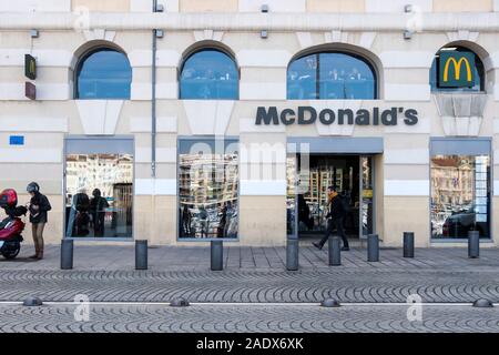 Außenansicht von einem McDonald's Restaurant in Marseille, Frankreich, Europa Stockfoto