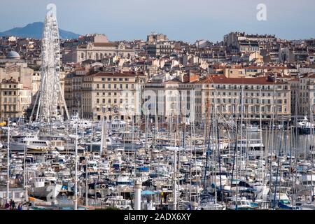 Erhöhten Blick auf den alten Hafen (Vieux Port) von Marseille, Frankreich, Europa Stockfoto