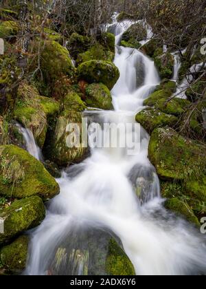 Wasserfall an der Serra da Estrela Mountain in Portugal, Europa Stockfoto