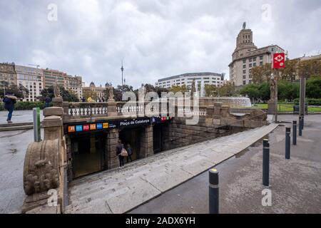 U-Bahn station Eingang an der Plaça de Catalunya in Barcelona, Spanien, Europa Stockfoto