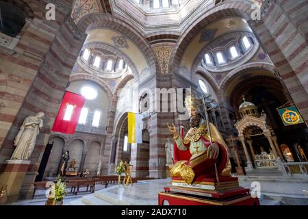 Statue von San Leone Magno innerhalb der Cathédrale La Major - Kathedrale von Saint Mary Major in Marseille, Frankreich, Europa Stockfoto
