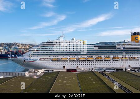 Costa Fascinosa Kreuzfahrt Schiff angedockt in Marseille, Frankreich Stockfoto