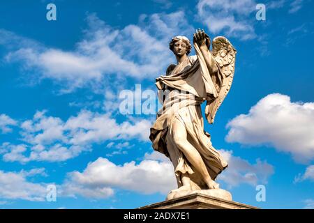 Engel mit dem Sudarium (Veronikas Schleier) am Ponte Sant ' Angelo, Rom, Italien Stockfoto