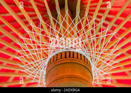 Sonnenschirme aus bunten Stoffen, Thai Handwerk Lanna Regenschirm, Chiang Mai Thailand Stockfoto