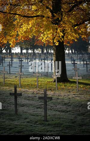 Deutsche WK1 nationalen Soldatenfriedhof bei Neuville Arras in Frankreich. Es ist der größte deutsche Soldatenfriedhof in Frankreich, mit 44,833 Bestattungen, von denen 8 Stockfoto