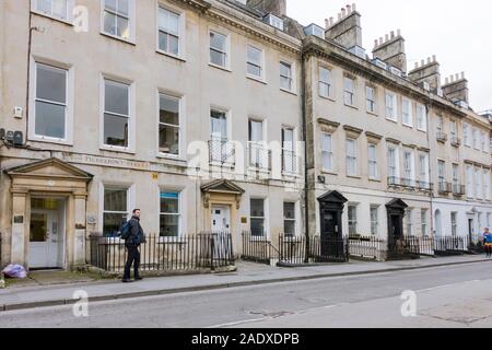 Reihe von georgianischen Reihenhäusern in Bath , Somerset , England , Großbritannien , Großbritannien Stockfoto