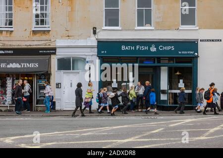 Fish & Chips Restaurant, die Zeiten store in Bath, Somerset, Vereinigtes Königreich, England, Großbritannien Stockfoto